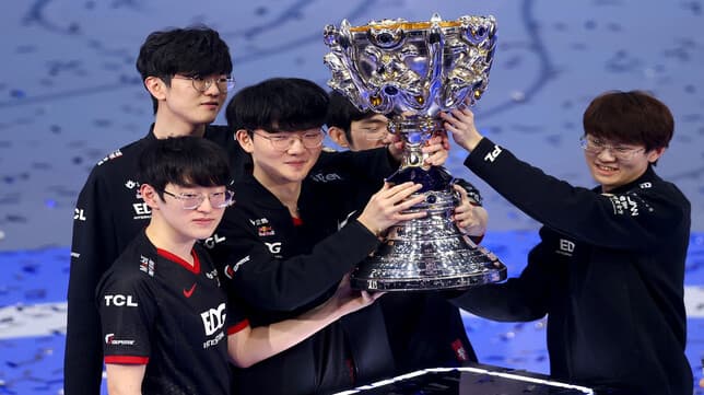 Kalahkan DAMWON Gaming di Partai Final, EDward Gaming Juara World Championship 2021