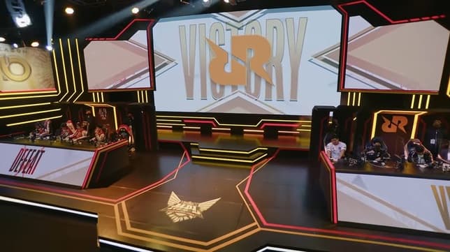 Raih 2 Kemenangan Penting, RRQ Hoshi Lakukan Start Sempurna Di MPL ID Season 10