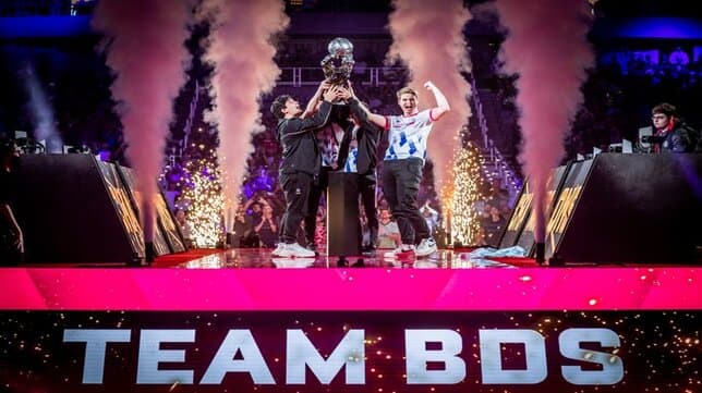 Team BDS Juarai Turnamen Rocket League Championship Series 2022 World Championship